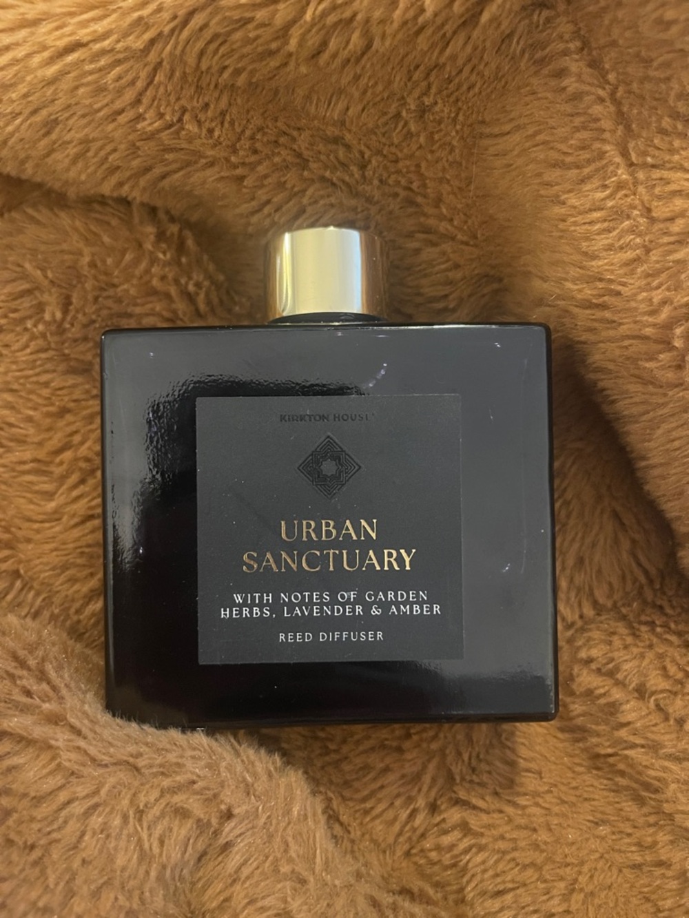 Viral Urban Sanctuary Reed
Diffuser Kirkton House 5.1 oz
Hotel Collection  NEW
